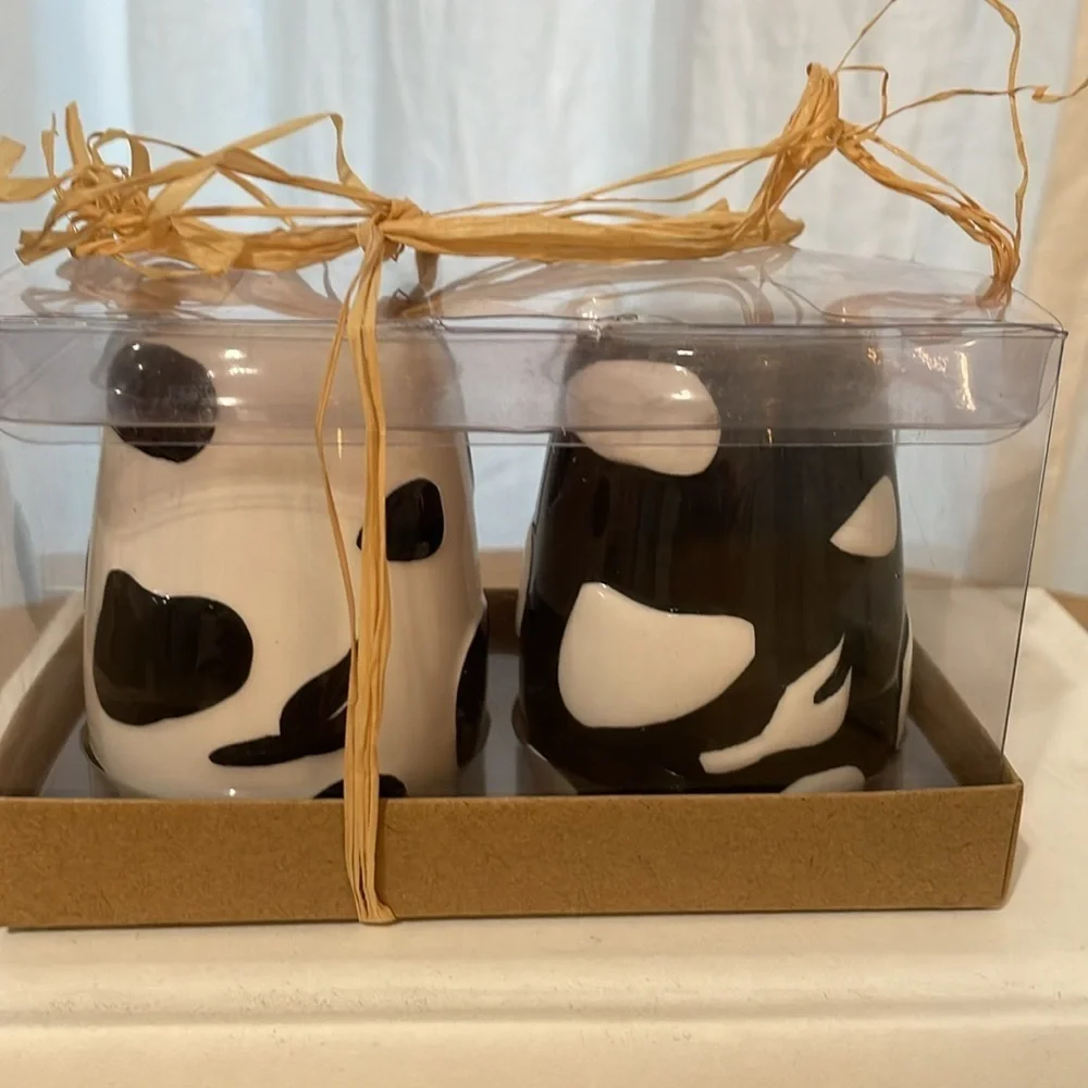 TAG Cow Salt and‎ Pepper Shakers Vintage VTG Black White Country Cottagecore
